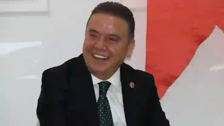 Tutuklu Belediye Başkanı Muhittin Böcek’ten yurttaşlara sahil ihalesi uyarısı