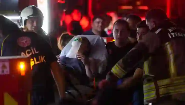 Üç kişinin can verdiği yangın faciasında “Alarm sistemi devreye girmedi” iddiası