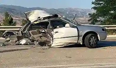 Yolcu minibüsü ile otomobil çarpıştı: 11 yaralı