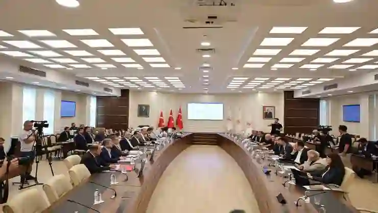 8. Dönem Toplu Sözleşme görüşmeleri devam ediyor: Bakan Işıkhan ile sendika temsilcileri bir araya geldi