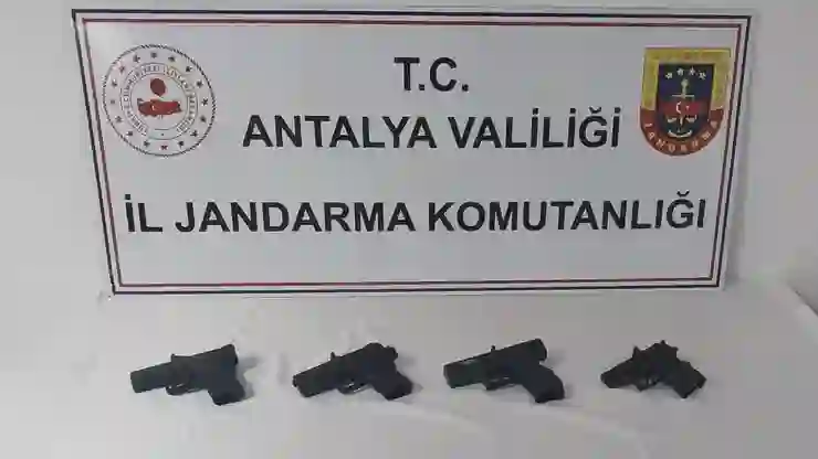 Antalya’da kaçak silah operasyonunda 4 kişi yakalandı