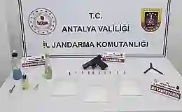 Antalya’da uyuşturucu operasyonunda 2 zanlı yakalandı