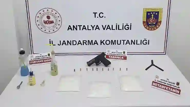 Antalya’da uyuşturucu operasyonunda 2 zanlı yakalandı