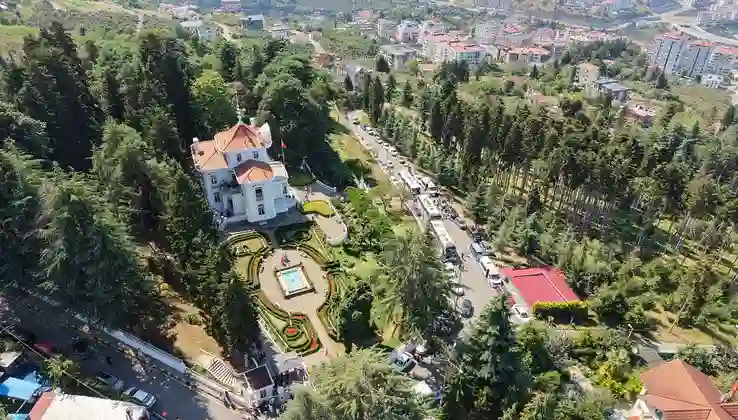 Atatürk’ün vasiyetini yazdığı köşke ziyaretçi akını: ”Çok duygulandık, gözlerimiz doldu”