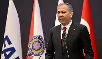 Bakan Yerlikaya: Kırmızı bültenle ve ulusal seviyede aranan 11 kişi Türkiye’ye getirildi