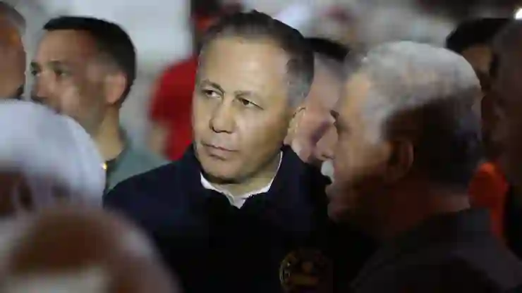 Bakan Yerlikaya, Sındırgı’da: Enkaz altındaki 1 kişi hayatını kaybetti, 29 yaralı var, 68 kırsal mahallemizde çalışmalar tamamlandı