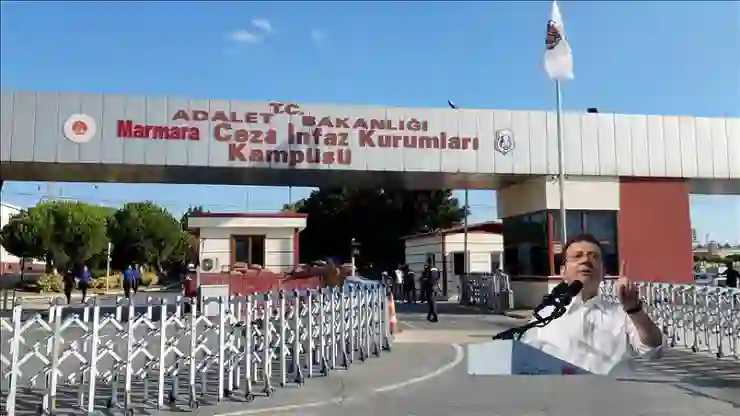 Bel ağrısı şikâyetleri artan İmamoğlu yine hastaneye götürüldü!