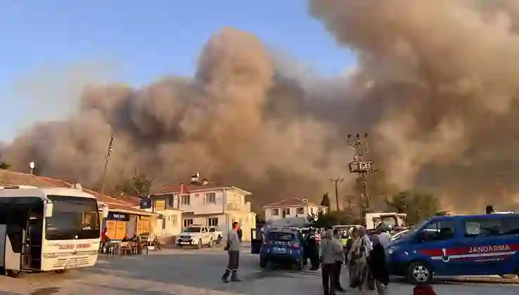 Çanakkale’de yangın: Beş köy tahliye edildi