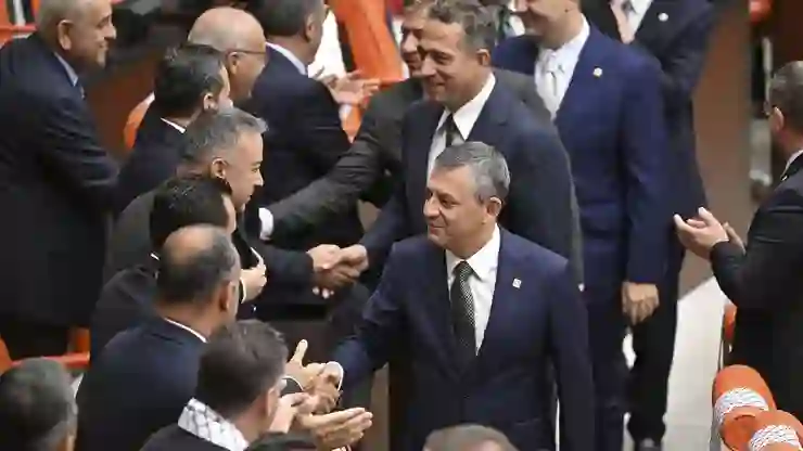 CHP’nin TBMM’nin çalışmasına devam etmesine ilişkin önergesi reddedildi: “Anayasa ve yasalar hiçe sayılıyor”