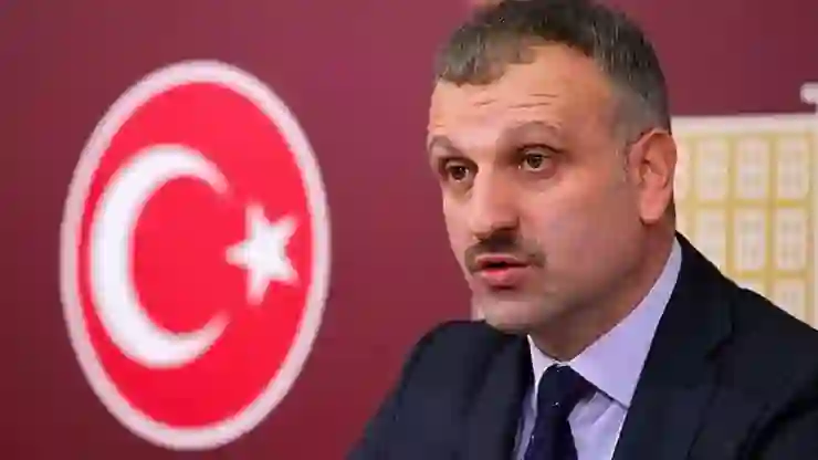 Cumhurbaşkanı Başdanışmanı Saral: Cumhurbaşkanımızın adını kendi çıkar düzenine perde yapanlara açıkça söylüyoruz: Bu dava ne sizin çantanıza, ne de şahsi menfaat hesaplarınıza sığar!