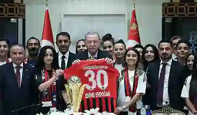 Cumhurbaşkanı Erdoğan: Kadınları güçlendirmek için tüm kaynaklarımızı seferber ettik, tarihi nitelikte adımlar attık