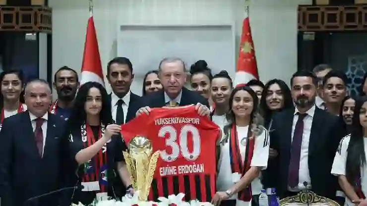 Cumhurbaşkanı Erdoğan: Kadınları güçlendirmek için tüm kaynaklarımızı seferber ettik, tarihi nitelikte adımlar attık