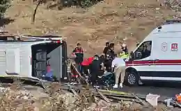 Diyarbakır’da minibüs devrildi: 1 ölü, 3’ü ağır 16 yaralı