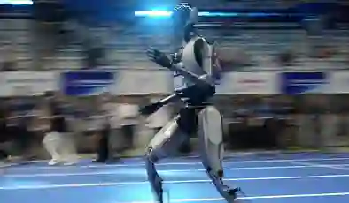 Dünyanın ilk “insansı robot olimpiyatları” Pekin’de başladı