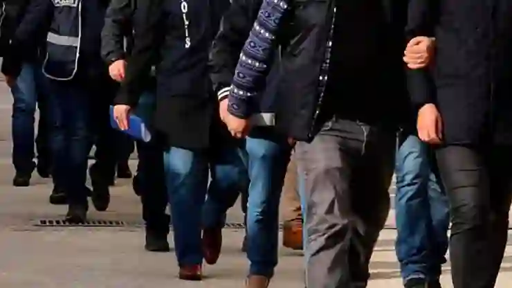 FETÖ’ye yönelik operasyonlarda 49 şüpheli yakalandı