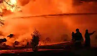Gaziantep’te geri dönüşüm fabrikasında çıkan yangına müdahale ediliyor