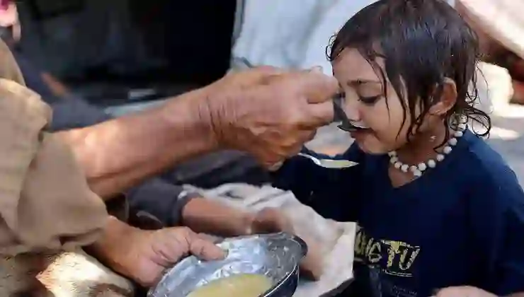 Gazze kıtlığın pençesinde: “Çocuklar acıkmasın diye oyun bile oynamıyor”