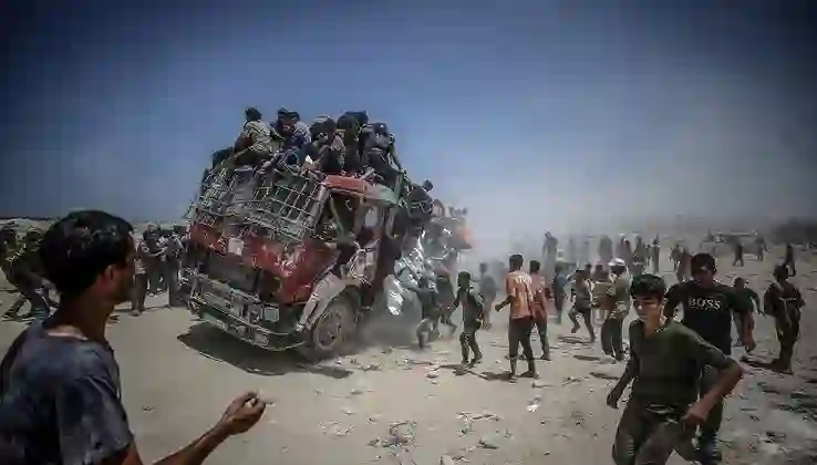 Gazze’de yardım tırı devrildi, 20 Filistinli öldü