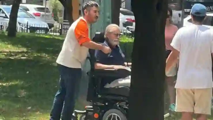 Haluk Bilginer yeni rolü için tekerlekli sandalyede