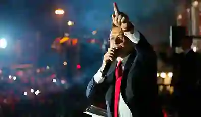 İmamoğlu: Yargı kumpasına dayalı darbeci siyasetle bizi esir alabileceklerini sanıyorlar, sandıktan çıkanı değiştirmeye yönelik her girişim darbeciliktir