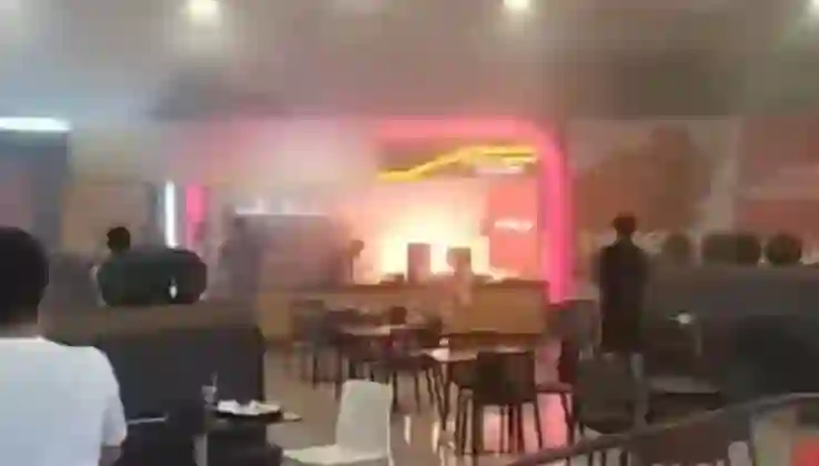 İstanbul’da AVM’de yangın: Büyük panik yaşandı