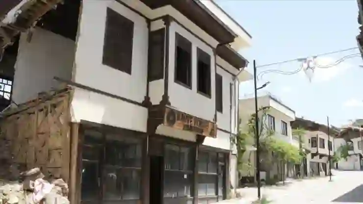 Malatya’da depremlerden etkilenen tescilli 13 tarihi konak yeniden ayağa kaldırılacak