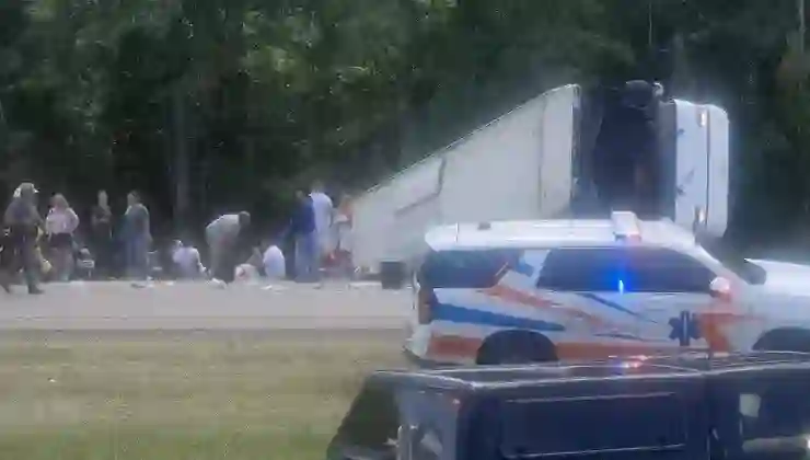 New York’ta tur otobüsü devrildi: 5 kişi öldü