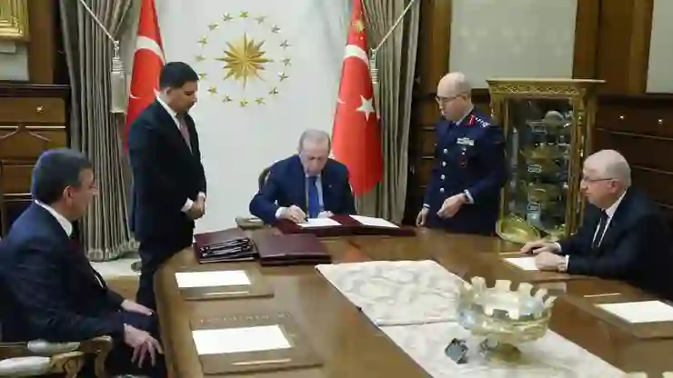 Orgeneral Selçuk Bayraktaroğlu, yeni Genelkurmay Başkanı oldu; işte terfi alanlar ve emekliye sevk edilenler