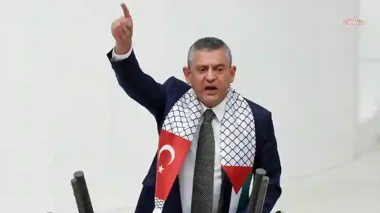 Özgür Özel: Bakan ‘Amerika’ya, İsrail’e tık yok, Türkiye’de varsa yoksa TikTok’ anlayışıyla siyaset yapıyorsa hak ettiği dilden cevap alır