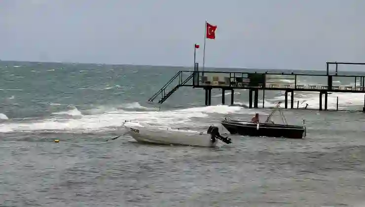 Rize’de denize girme yasağı