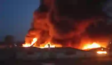 Sakarya’da boya fabrikasında yangın