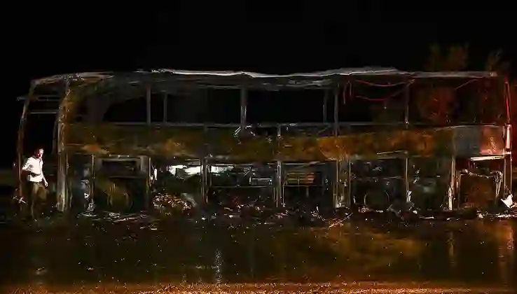 Seyir halinde yandı, 36 yolcu kurtarıldı