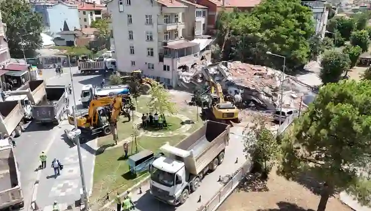 Sındırgı’dan son rapor: 831 yapı ağır hasarlı ya da yıkık