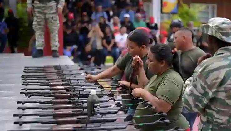 ABD’ye karşı askeri hamle: Venezuela’da siviller silahlanıyor