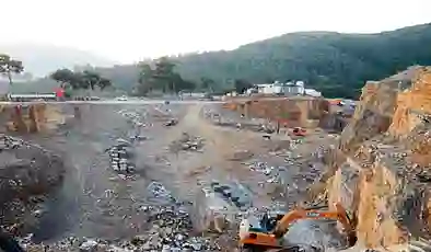 Ahmet Aras’tan çağrı: İptal edin bu vatan hainlerinin taş ocağı ruhsatlarını; bölgedeki zeytin ağaçlarını perişan ediyor!