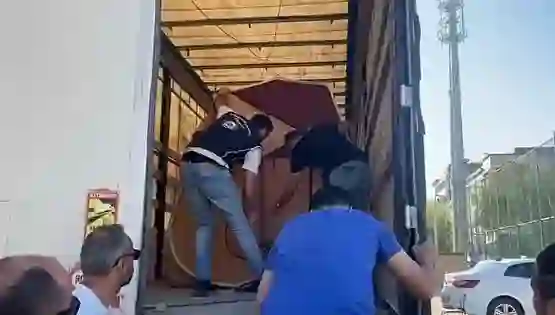 Amasya’da TIR dorsesinde 17 düzensiz göçmen yakalandı