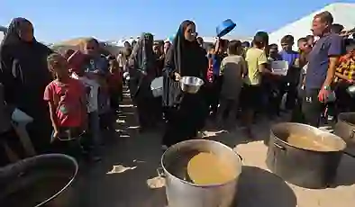 Gazze’deki kadınlar, yardım gruplarıyla bağlantılı erkekler tarafından yiyecek ve su karşılığında cinsel ilişkiye zorlanıyor