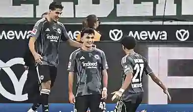 Can Uzun’un gol attığı maçta Eintracht Frankfurt, galibiyeti 6 golle aldı