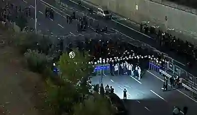 CHP abluka altındaki İstanbul İl Başkanlığı’ndan kayyım heyetine seslendi: Kirli oyunun parçası haline geldiniz, ağır bir leke ile karşı karşıyasınız, vazgeçin!