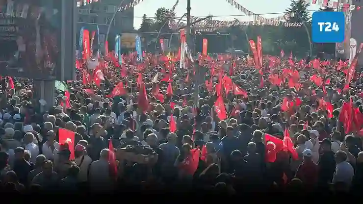 CHP’den kurultay iptal davası öncesi Ankara’da miting: Polis, gençlere biber gazı ile müdahale etti
