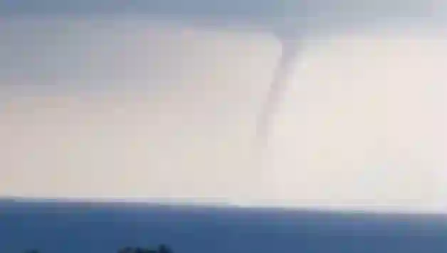 Denizde hortum oluştu