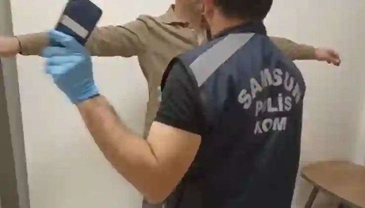 Ehliyet sınavına kopya düzenekle girmeye çalıştı, suçüstü yakalandı