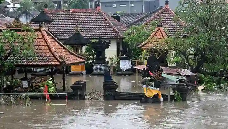 Endonezya’da sel felaketi: 19 ölü, 10 kayıp