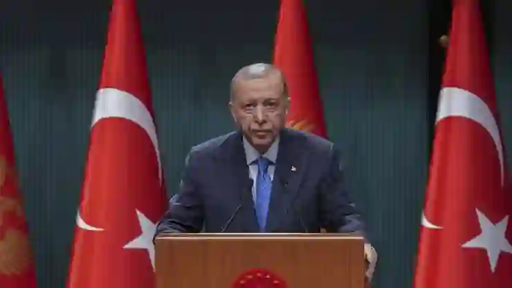 Erdoğan’dan Suriye açıklaması: Her kim bu süreci baltalamaya çalışırsa faturasını öder, Kürtler bizim kardeşimizdir