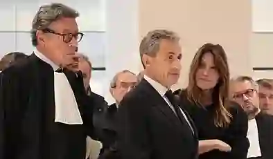 Eski Fransa Cumhurbaşkanı Sarkozy’e Libya davasında “suç örgütü kurmak”tan 5 yıl hapis cezası