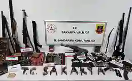 Ev değil cephanelik: Uzun namlulu silahlar ve binlerce mermi yakalandı