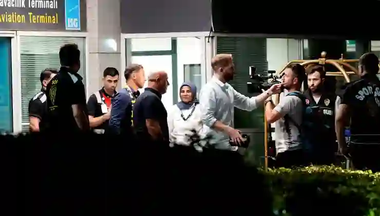 Fenerbahçe’nin yeni teknik direktörü Domenico Tedesco, İstanbul’a geldi