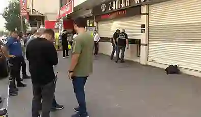 Güpegündüz cadde ortasında kuyumcu soymaya kalktılar
