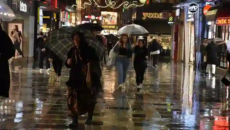 Hava sıcaklığı düşmeye devam edecek: Doğu Karadeniz için kuvvetli yağış uyarısı