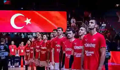 Hedef 24 yıl sonra final: 12 Dev Adam, Eurobasket yarı finalinde Yunanistan’la karşılaşıyor